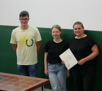 Platz 1: K. Blattner, T. Fruth, E. Kistner & M. Setter: Parameteruntersuchung eines molekularen Kommunikationssystems mit dem photoschaltbaren Protein Dreiklang